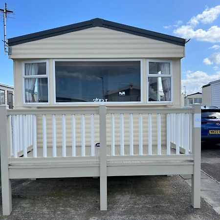 Chris'S Caravan Abergele Exterior photo