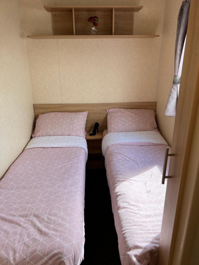 Chris'S Caravan Abergele Exterior photo