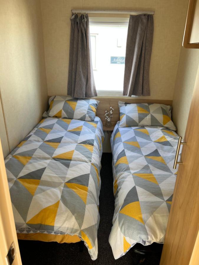 Chris'S Caravan Abergele Exterior photo