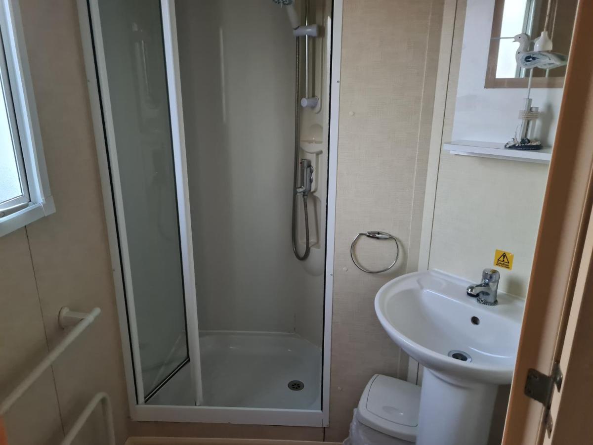 Chris'S Caravan Abergele Exterior photo